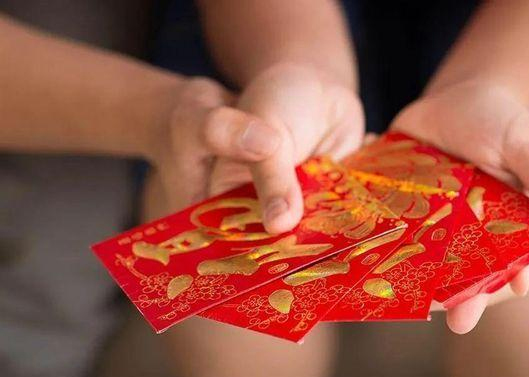 关怀员工父母，为员工父母设置关怀金制度